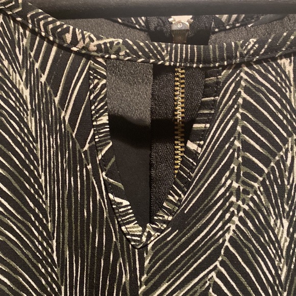 Ladies sleeveless top size L - Picture 2 of 5